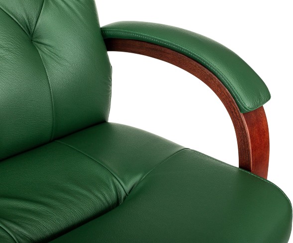 Кресло руководителя Бюрократ T-9928WALNUT  оптом